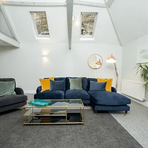 Pass The Keys Stunning 2 Bed With On Premises Parking Bath